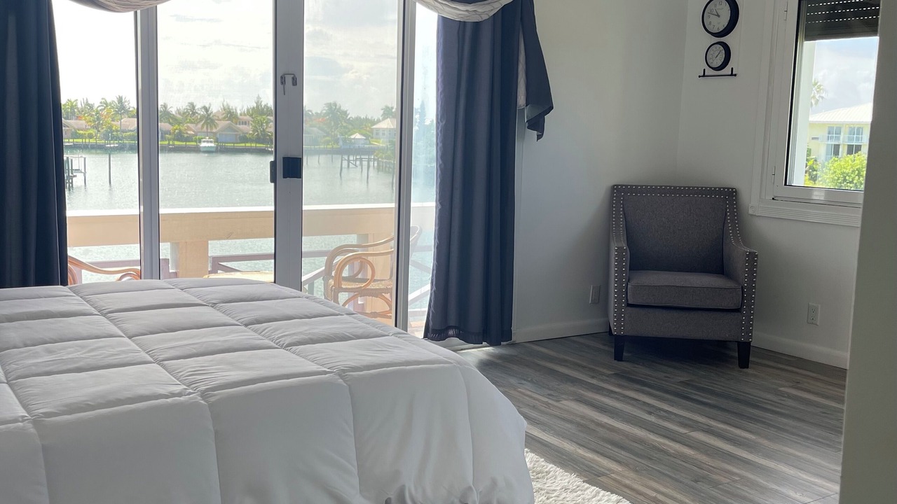 Photo of Bedroom in Bahamas Terrace