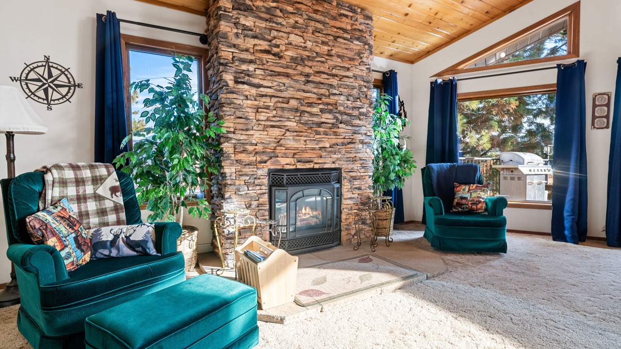 Photo of Livingroom in Fawnskin