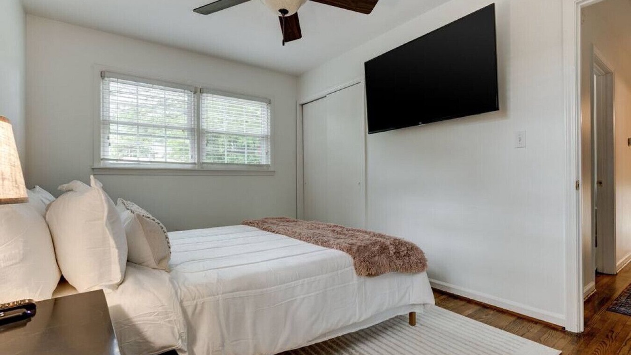 Photo of Bedroom in Crestline Heights