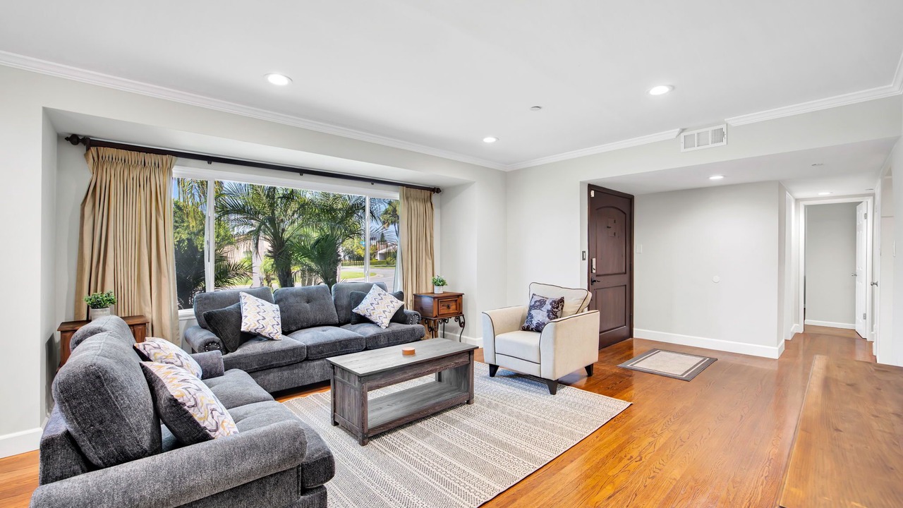Photo of Livingroom in Downey