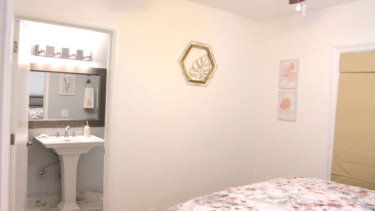 Photo of Bedroom in Reseda