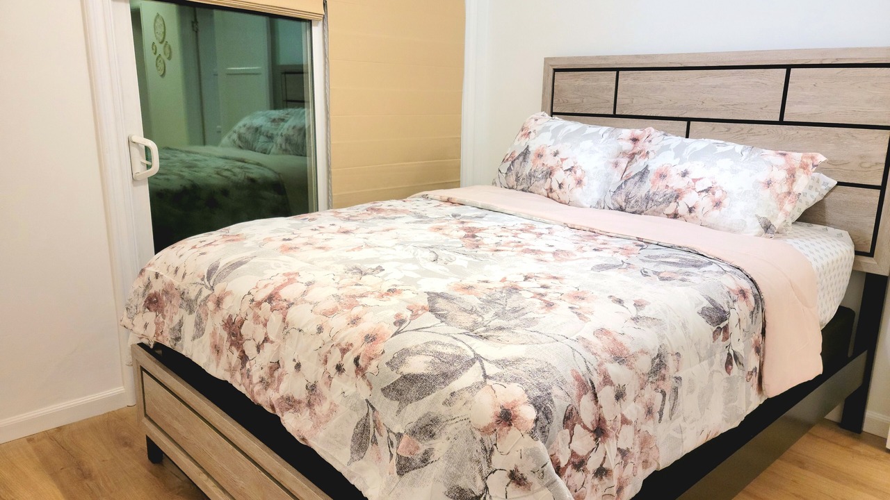Photo of Bedroom in Reseda