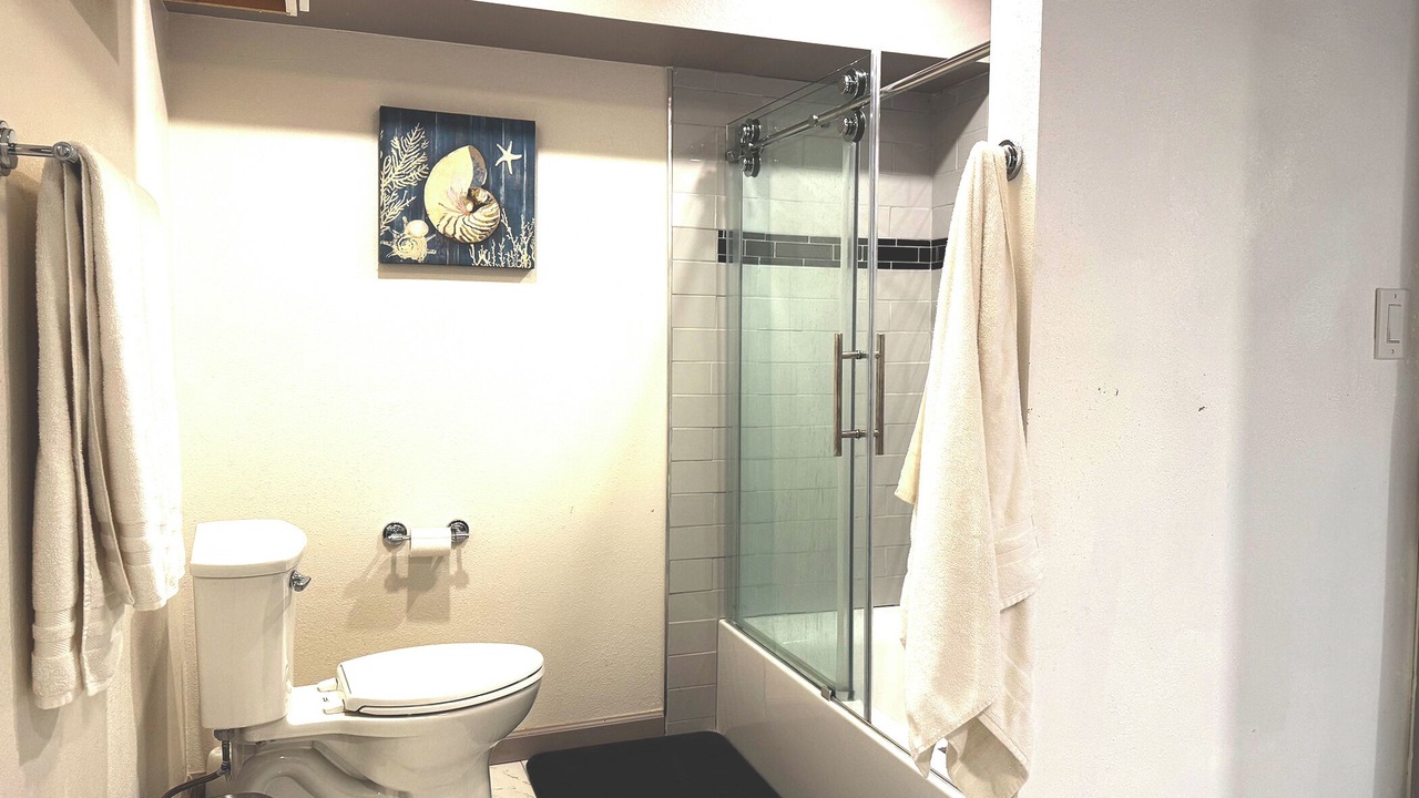 Photo of Bathroom in Thousand Oaks