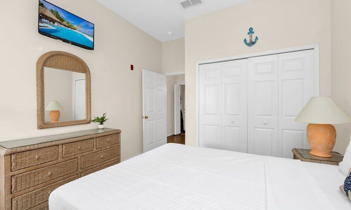Photo of Bedroom in Bahama Bay