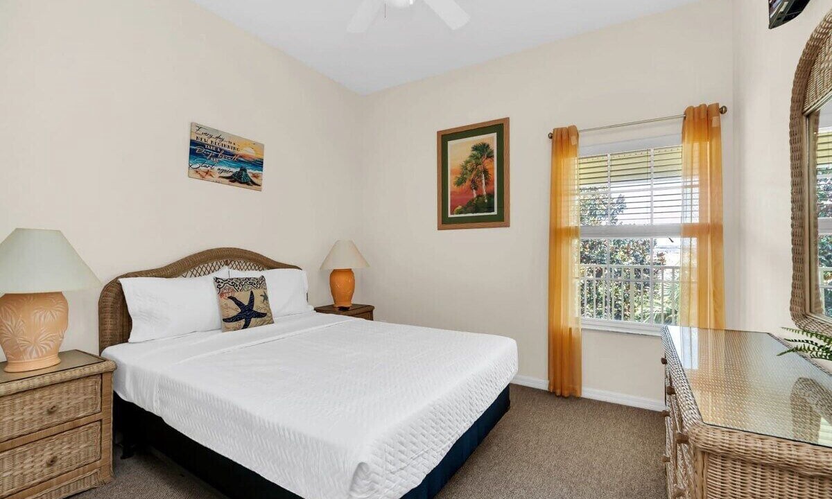 Photo of Bedroom in Bahama Bay