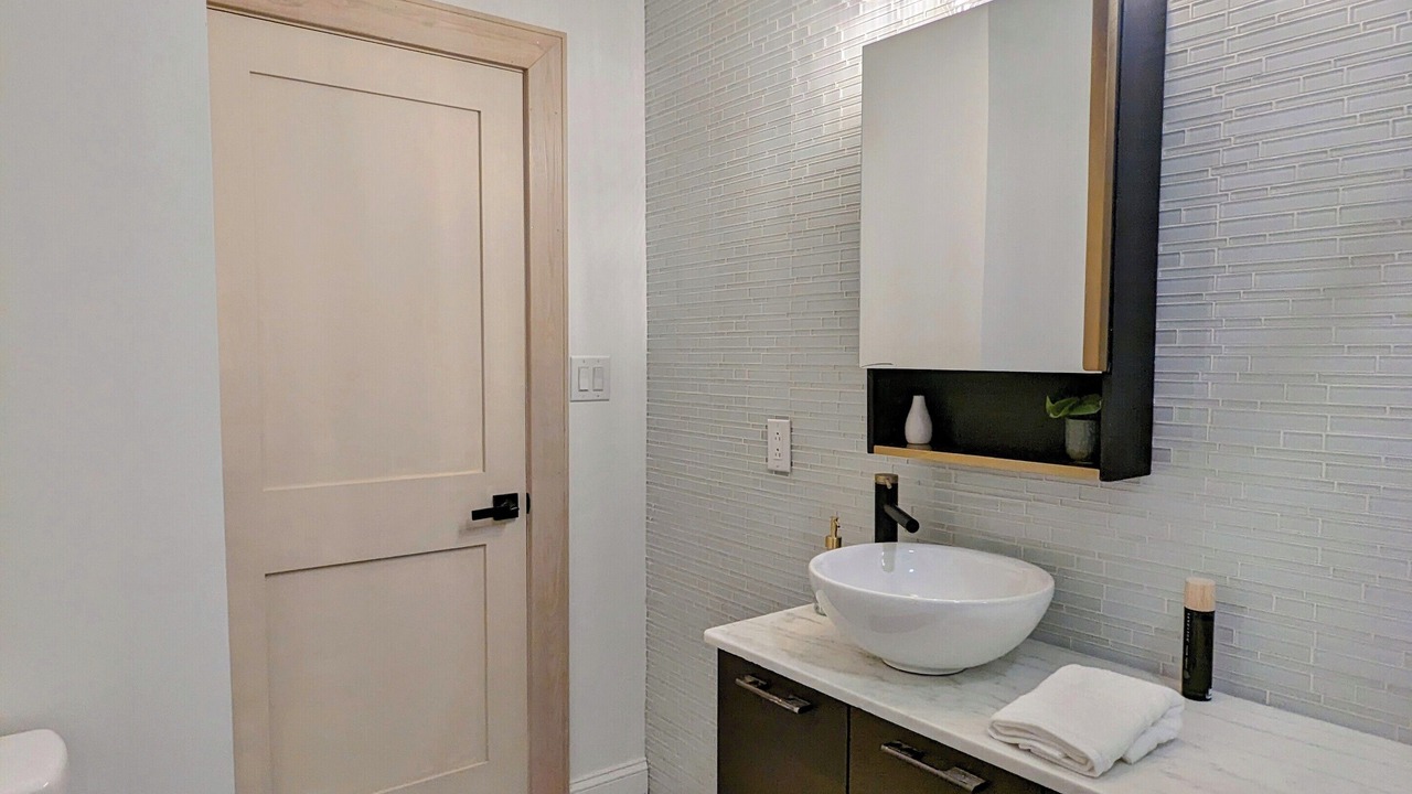 Photo of Bathroom in South Main Street