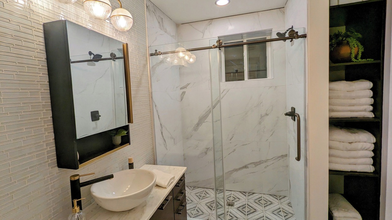 Photo of Bathroom in South Main Street