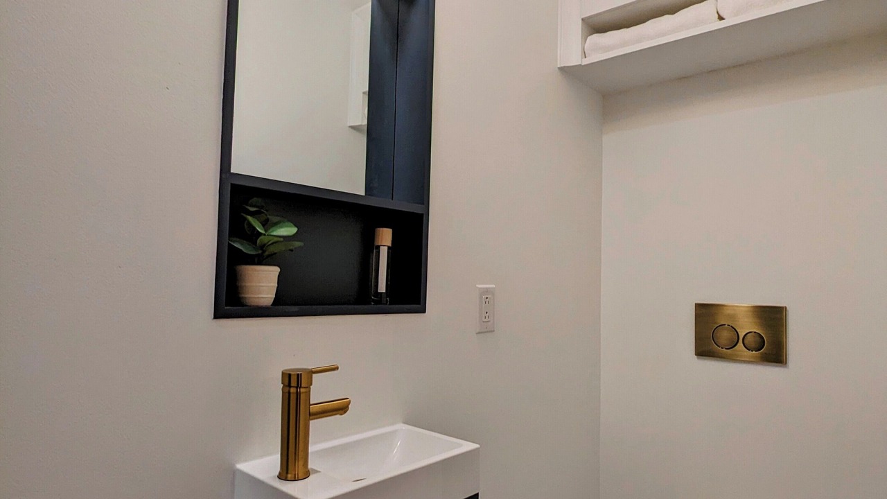 Photo of Bathroom in South Main Street