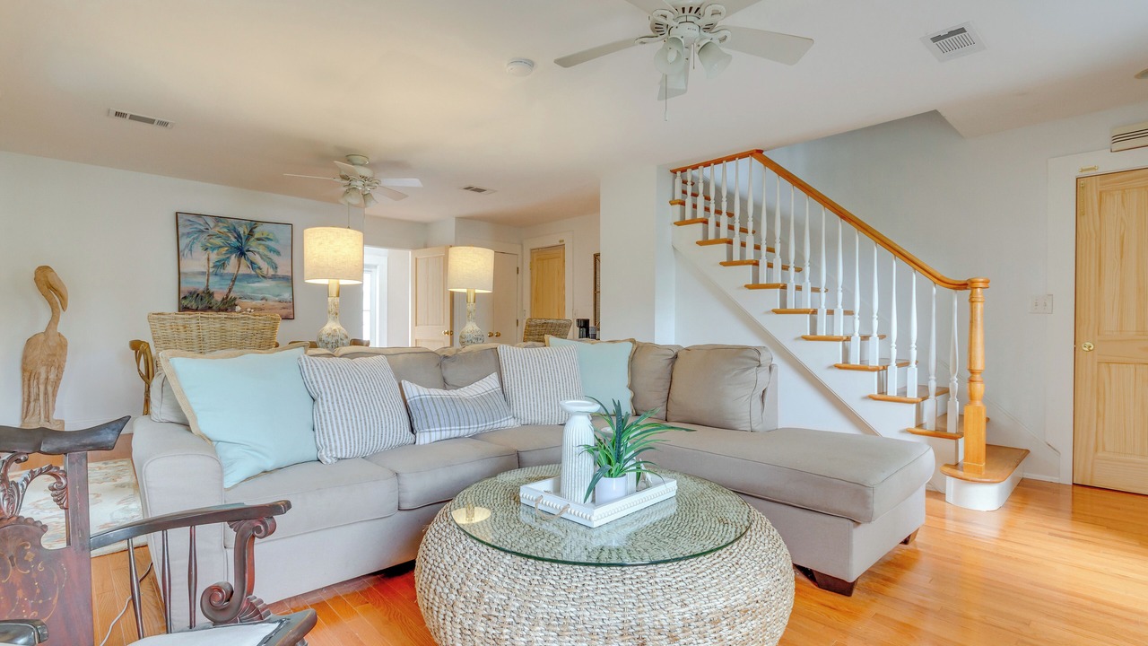 Photo of Livingroom in East Hill