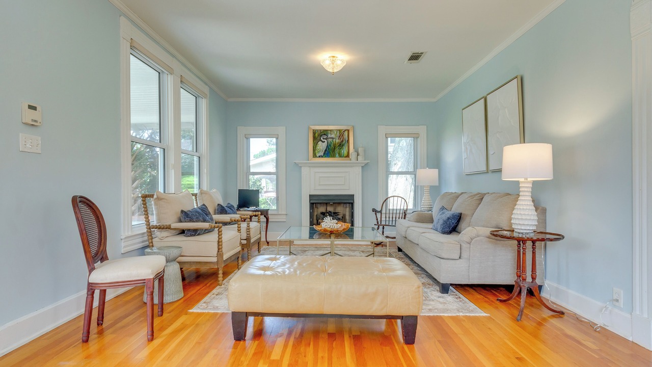 Photo of Livingroom in East Hill