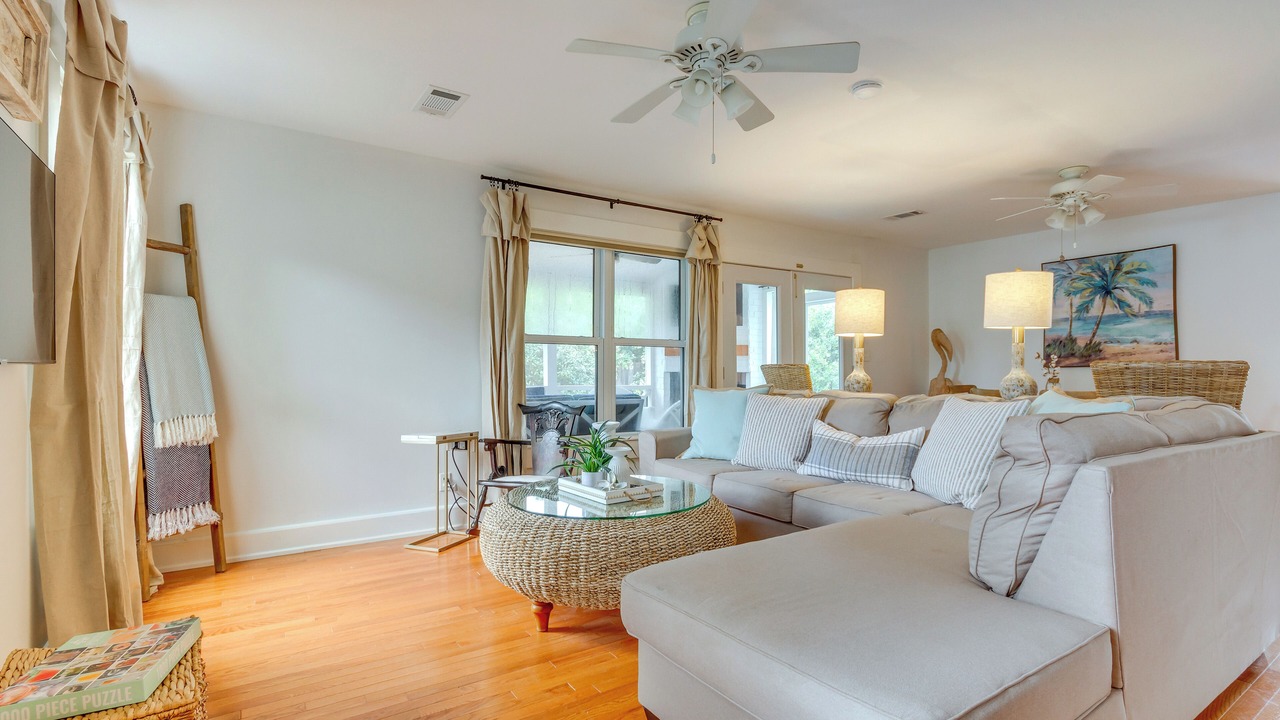Photo of Livingroom in East Hill