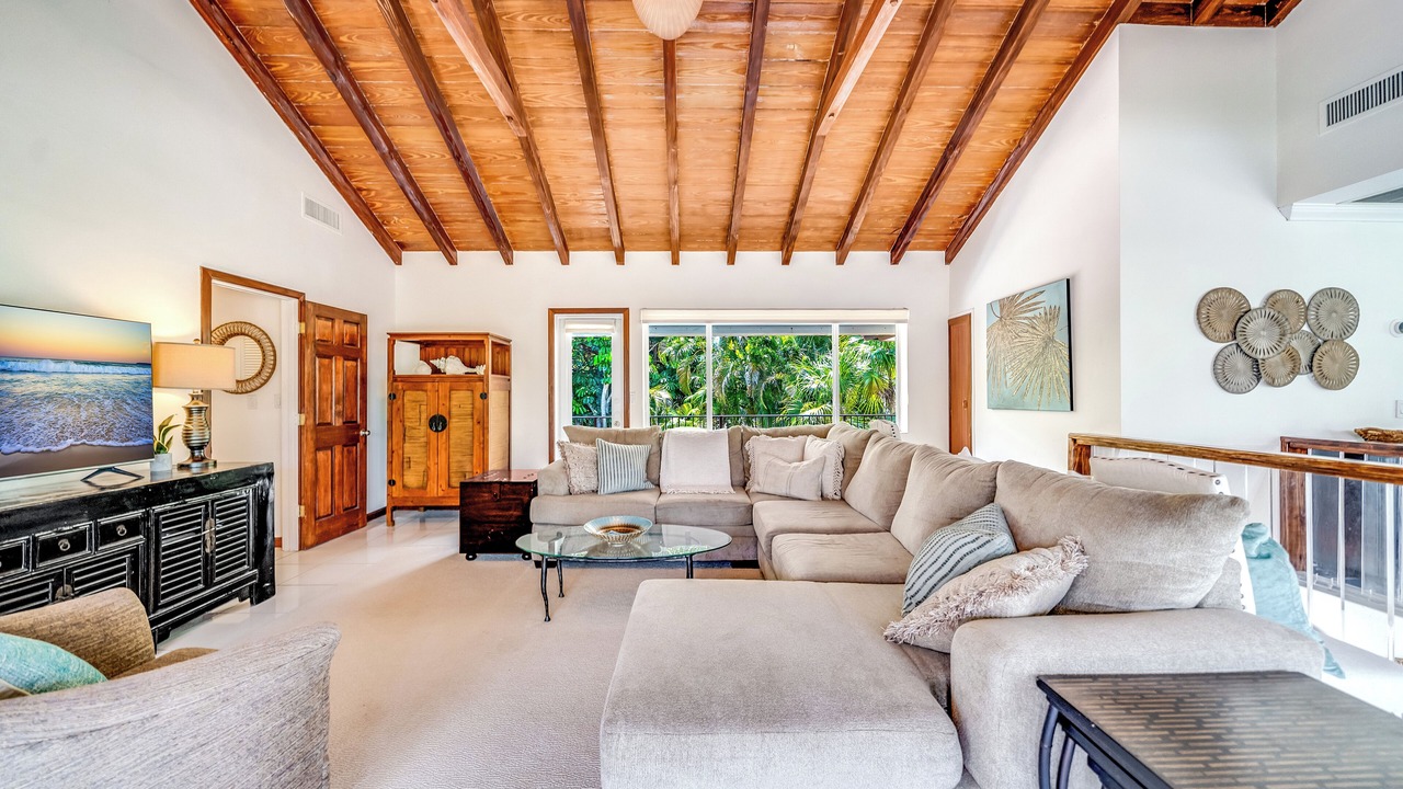 Photo of Livingroom in Lauderdale Beach