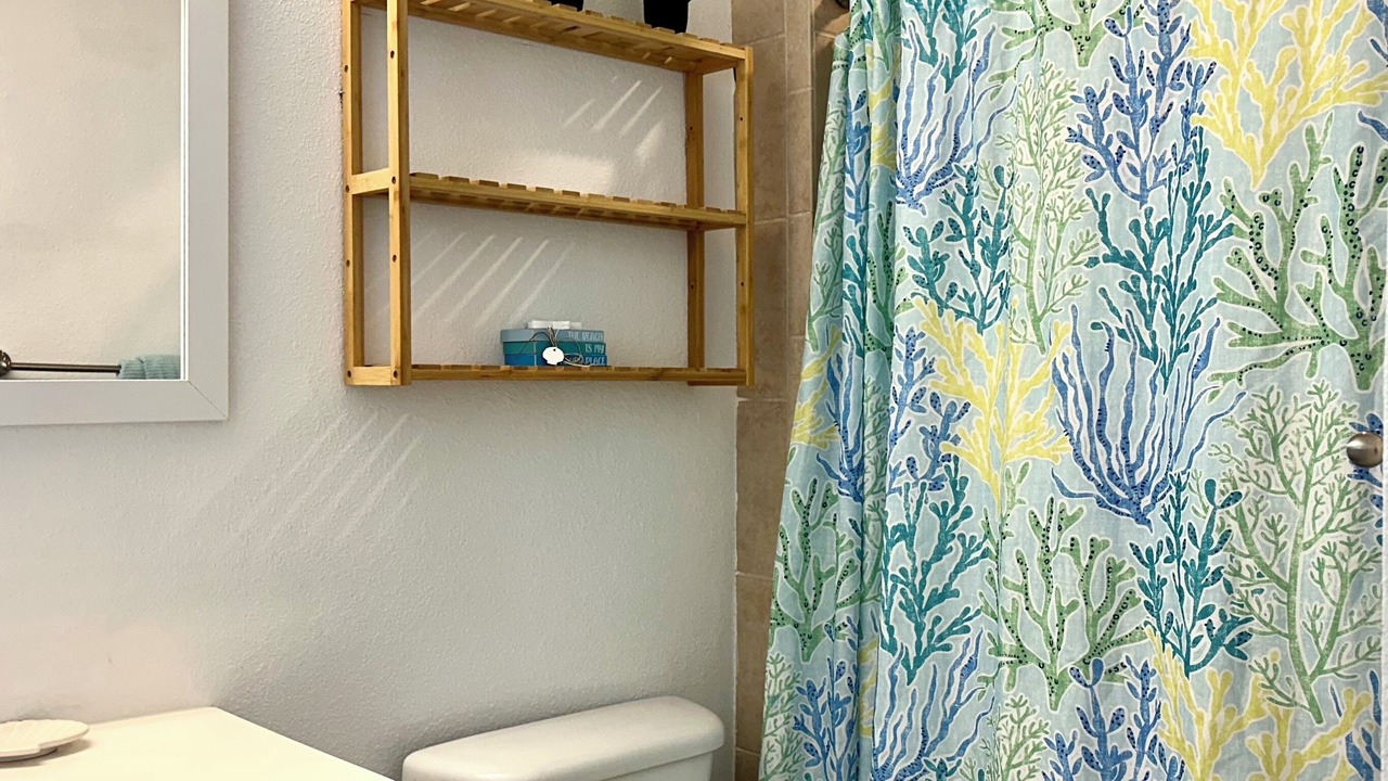 Photo of Bathroom in Bahama Palm Shores