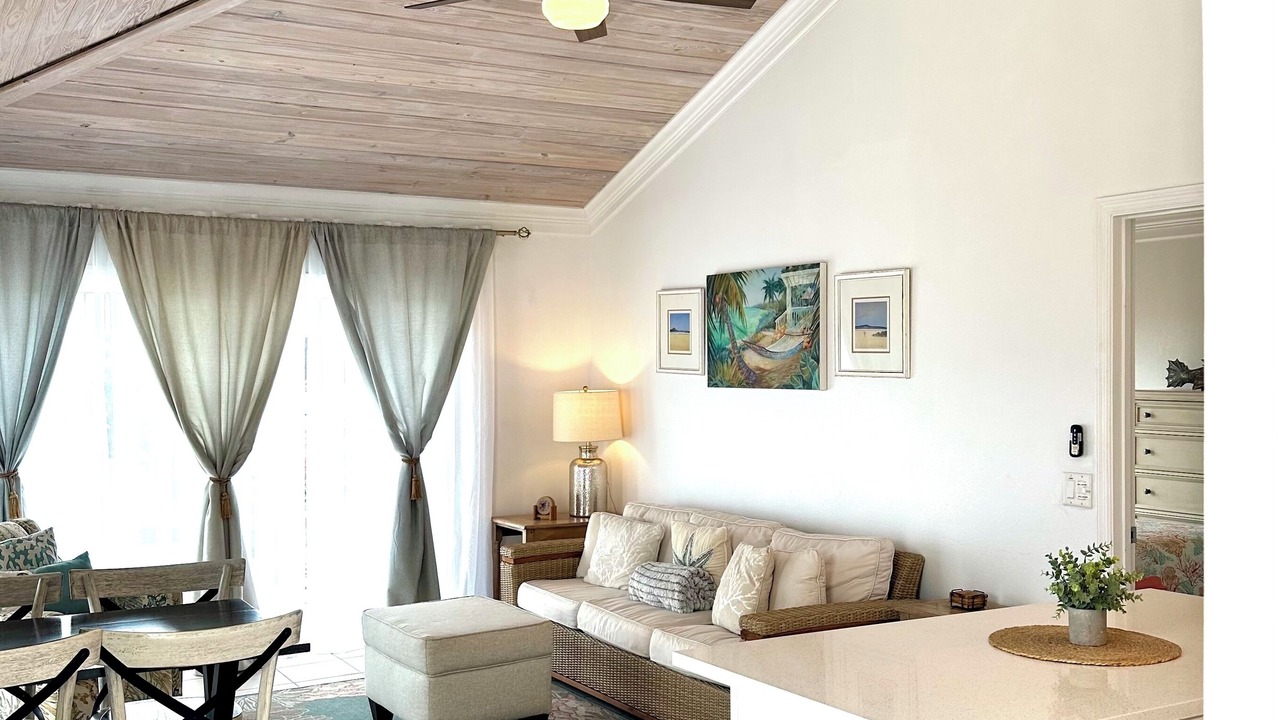 Photo of Livingroom in Bahama Palm Shores