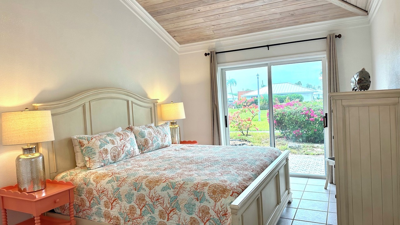 Photo of Bedroom in Bahama Palm Shores