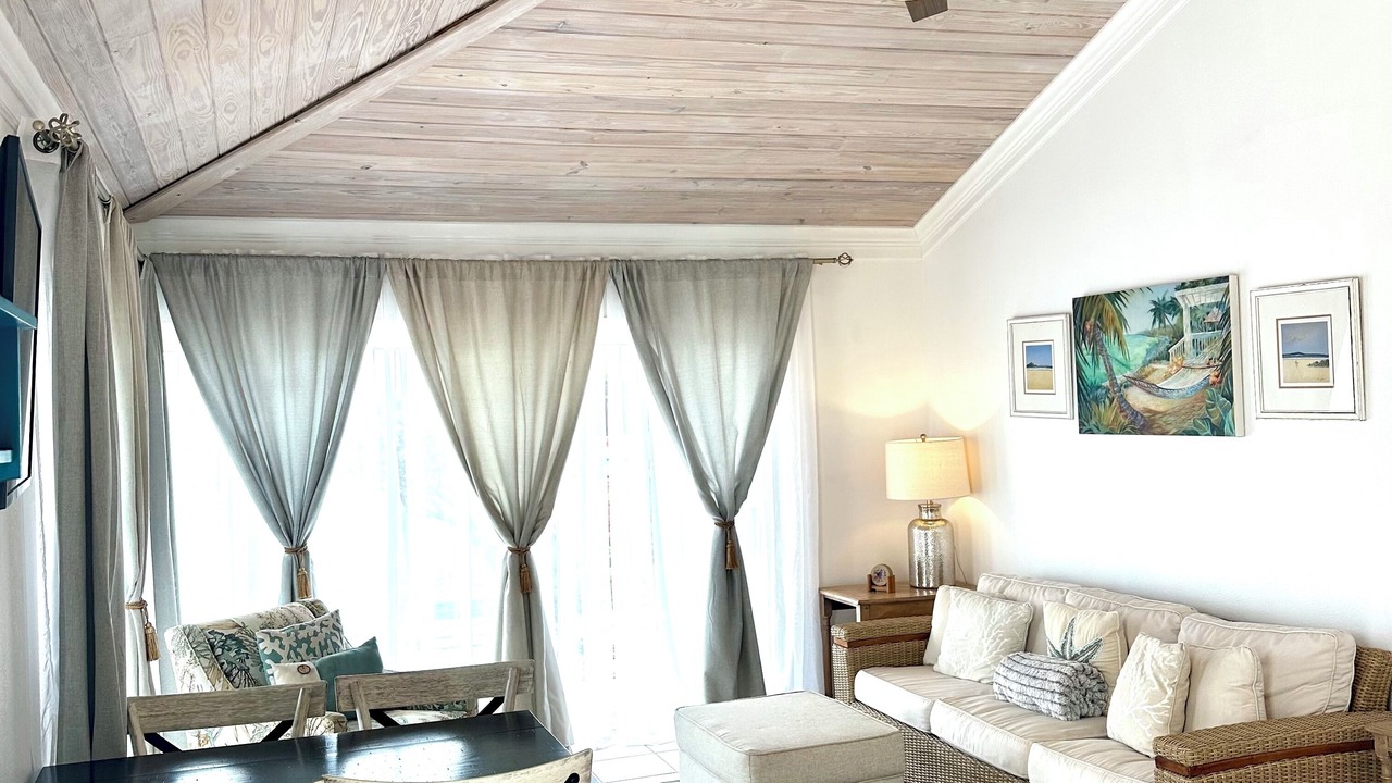 Photo of Livingroom in Bahama Palm Shores