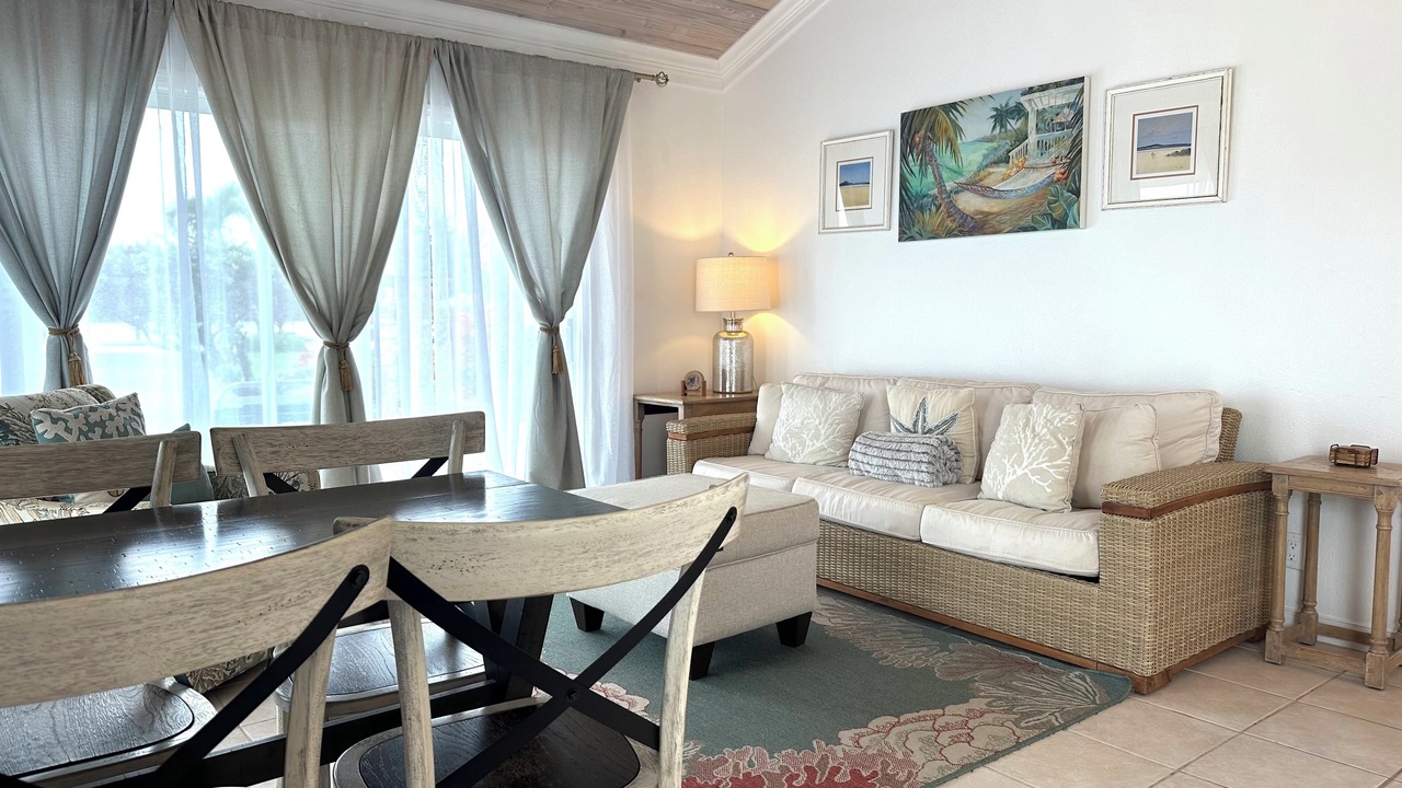 Photo of Livingroom in Bahama Palm Shores