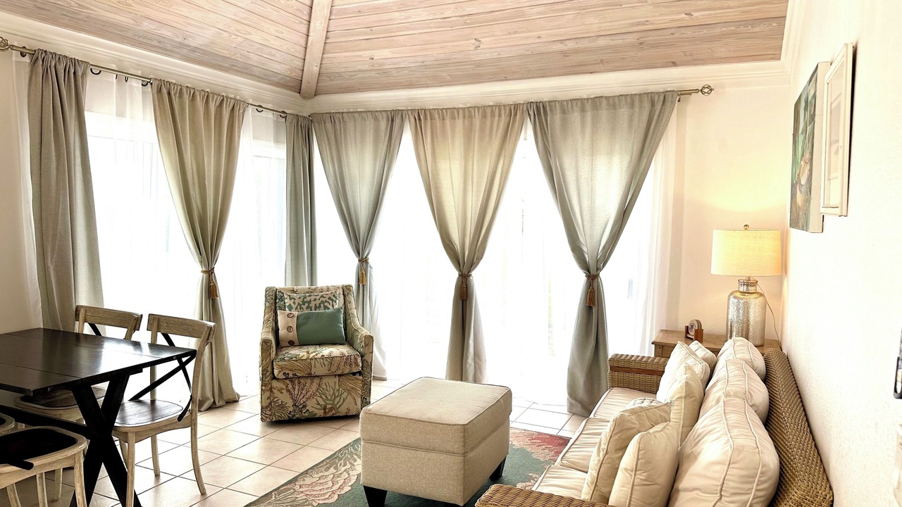 Photo of Livingroom in Bahama Palm Shores
