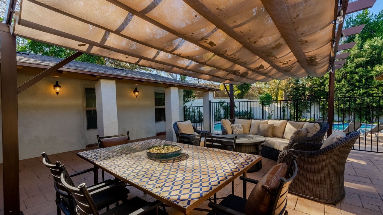 Photo of Outdoor in Toluca Lake