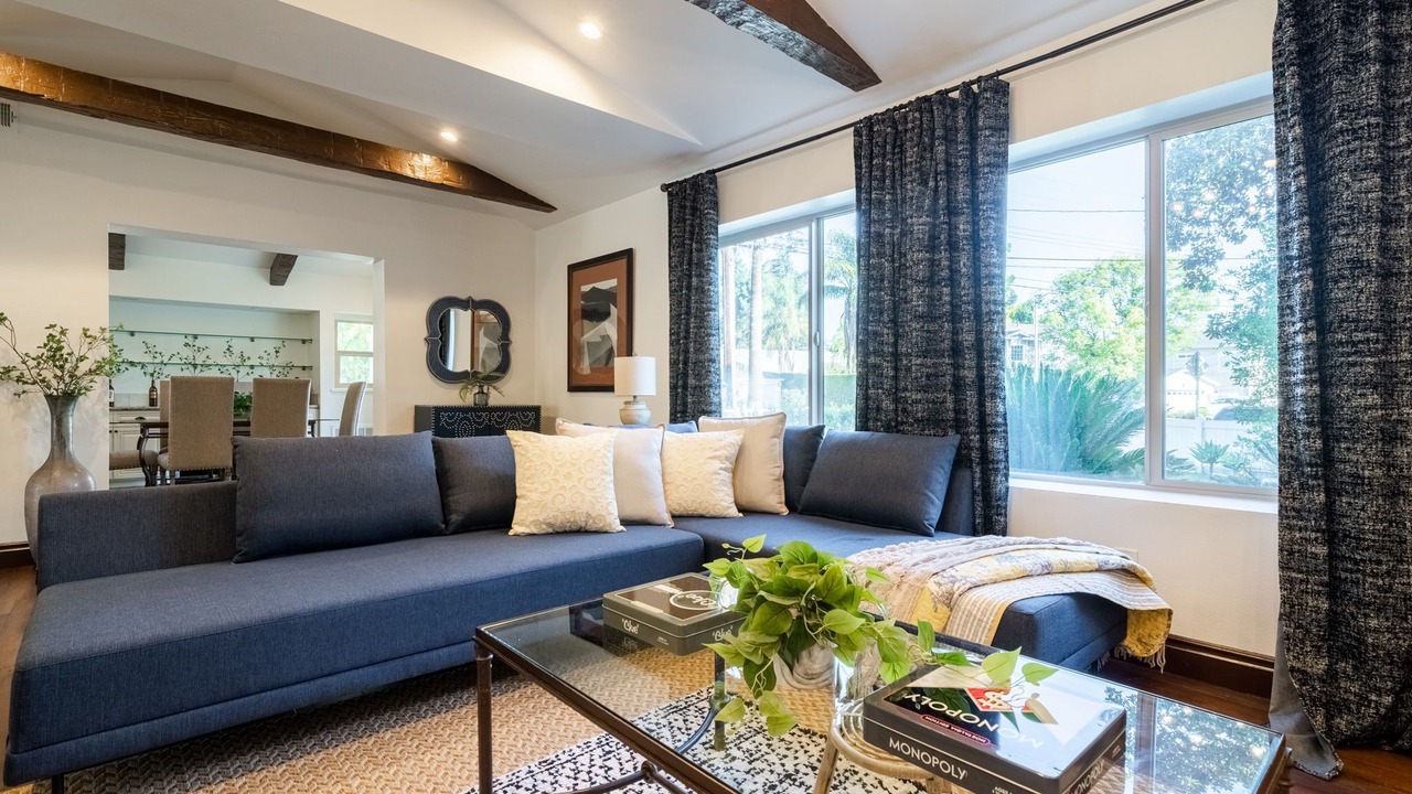 Photo of Livingroom in Toluca Lake