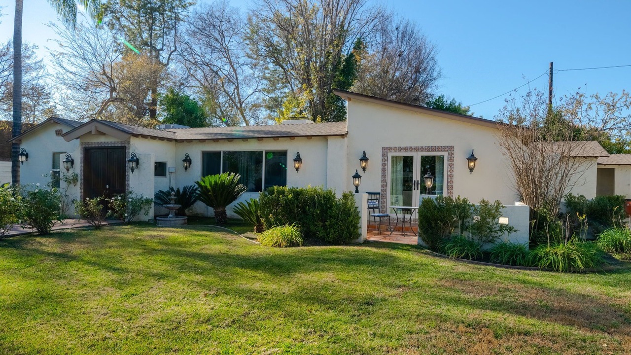 Photo of Outdoor in Toluca Lake