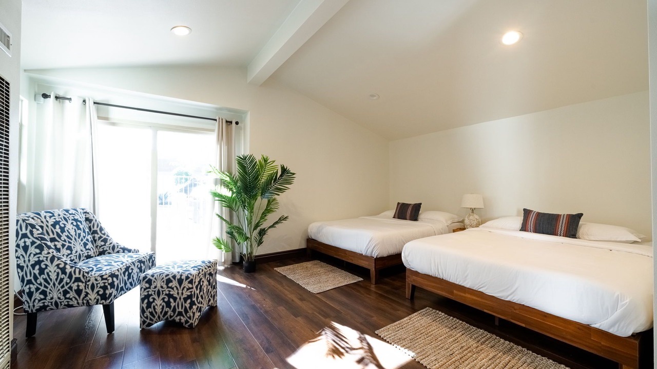 Photo of Bedroom in Toluca Lake