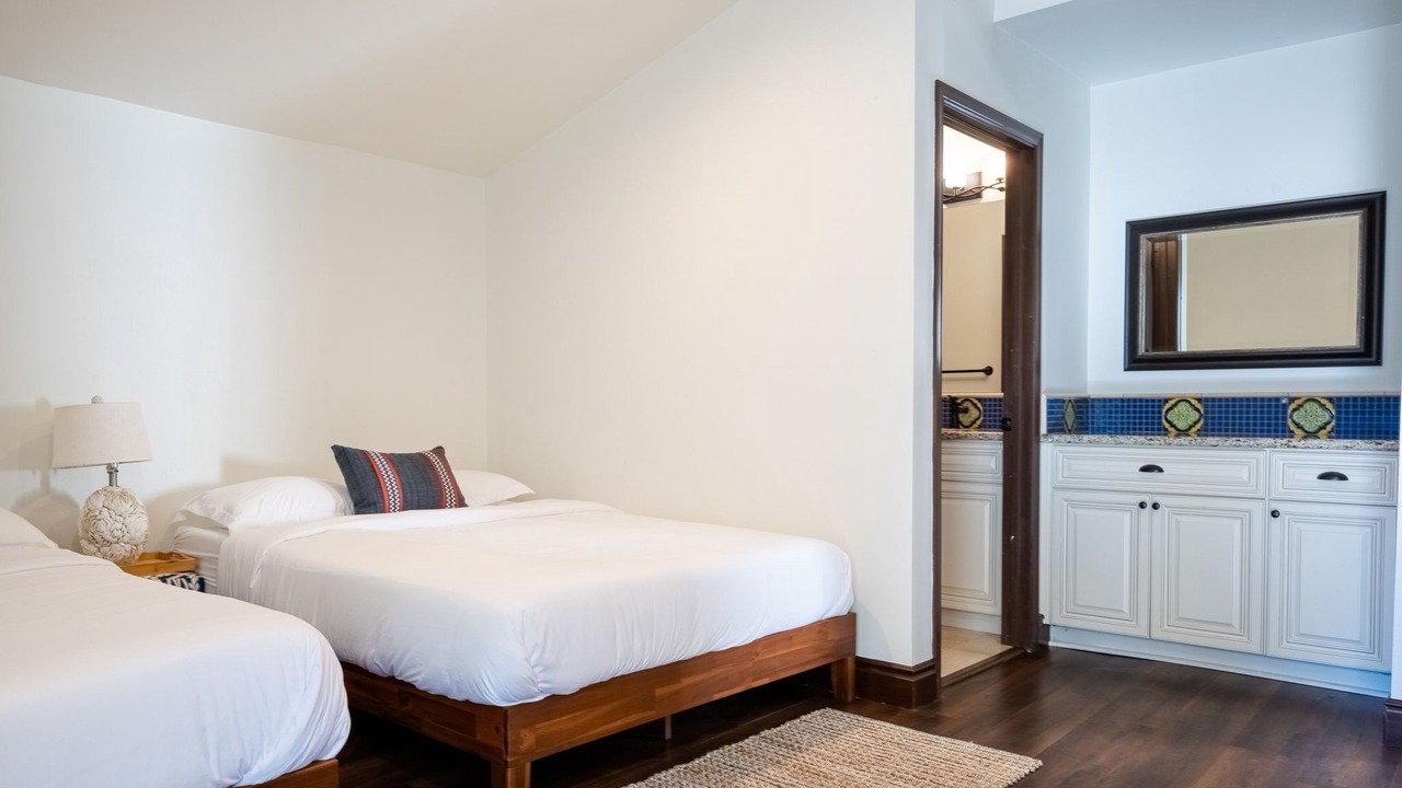 Photo of Bedroom in Toluca Lake