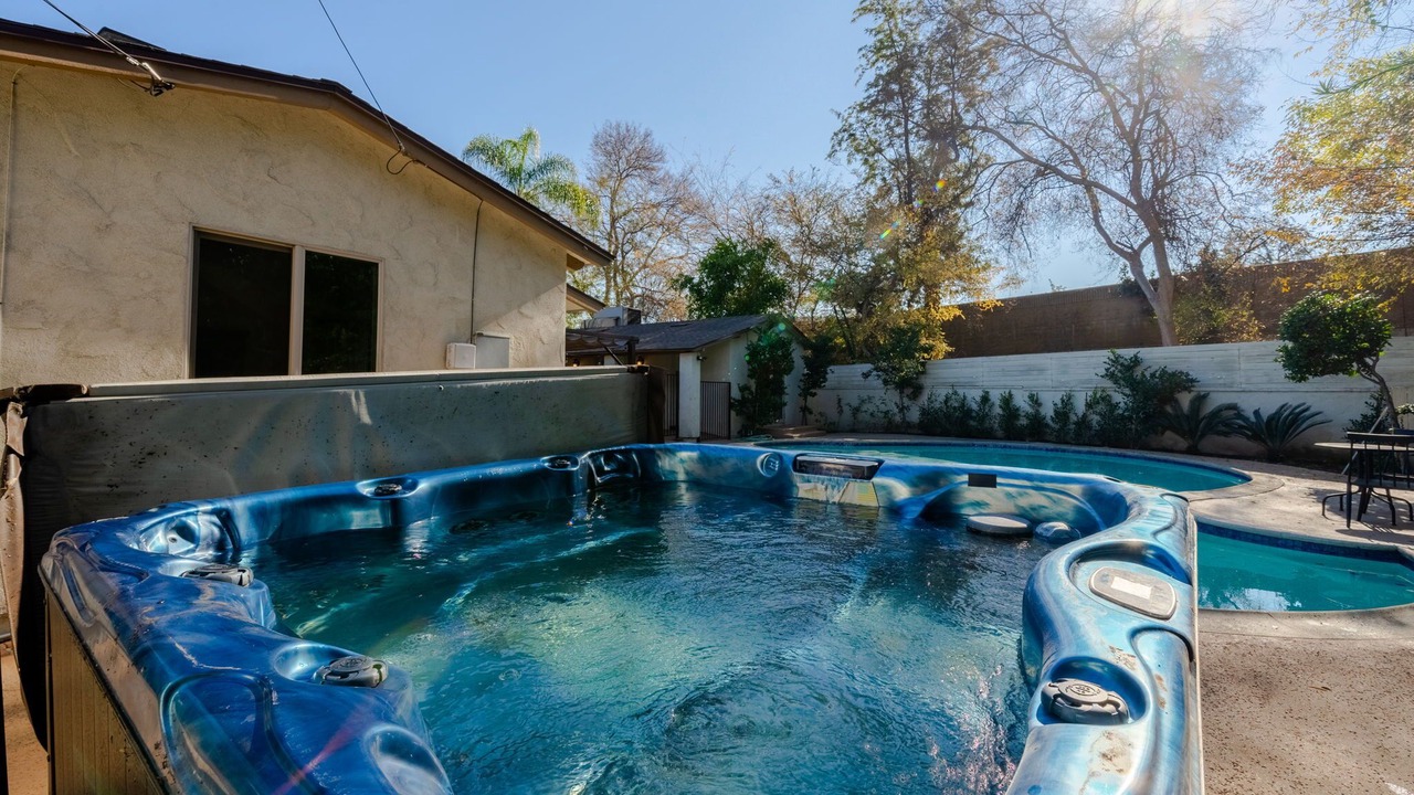 Photo of Outdoor in Toluca Lake