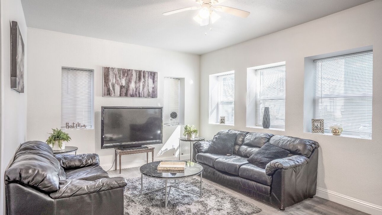 Photo of Livingroom in Southwest Berkeley