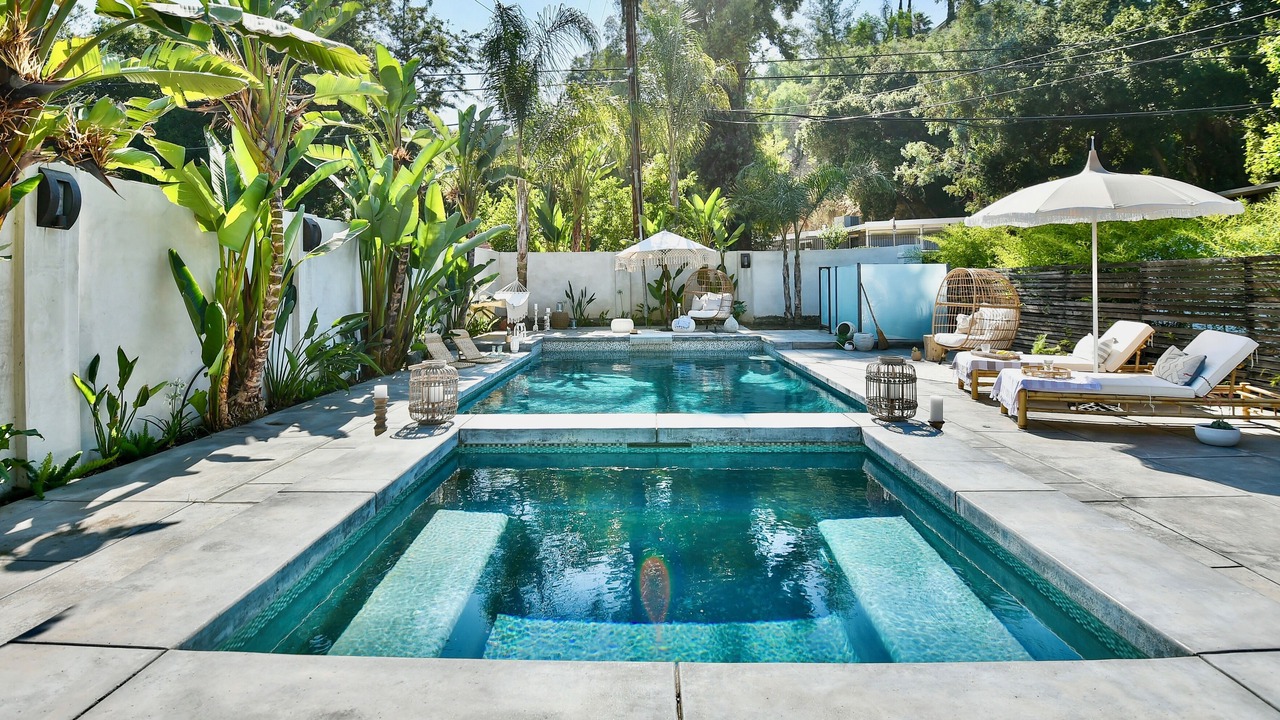 Photo of Outdoor in Woodland Hills