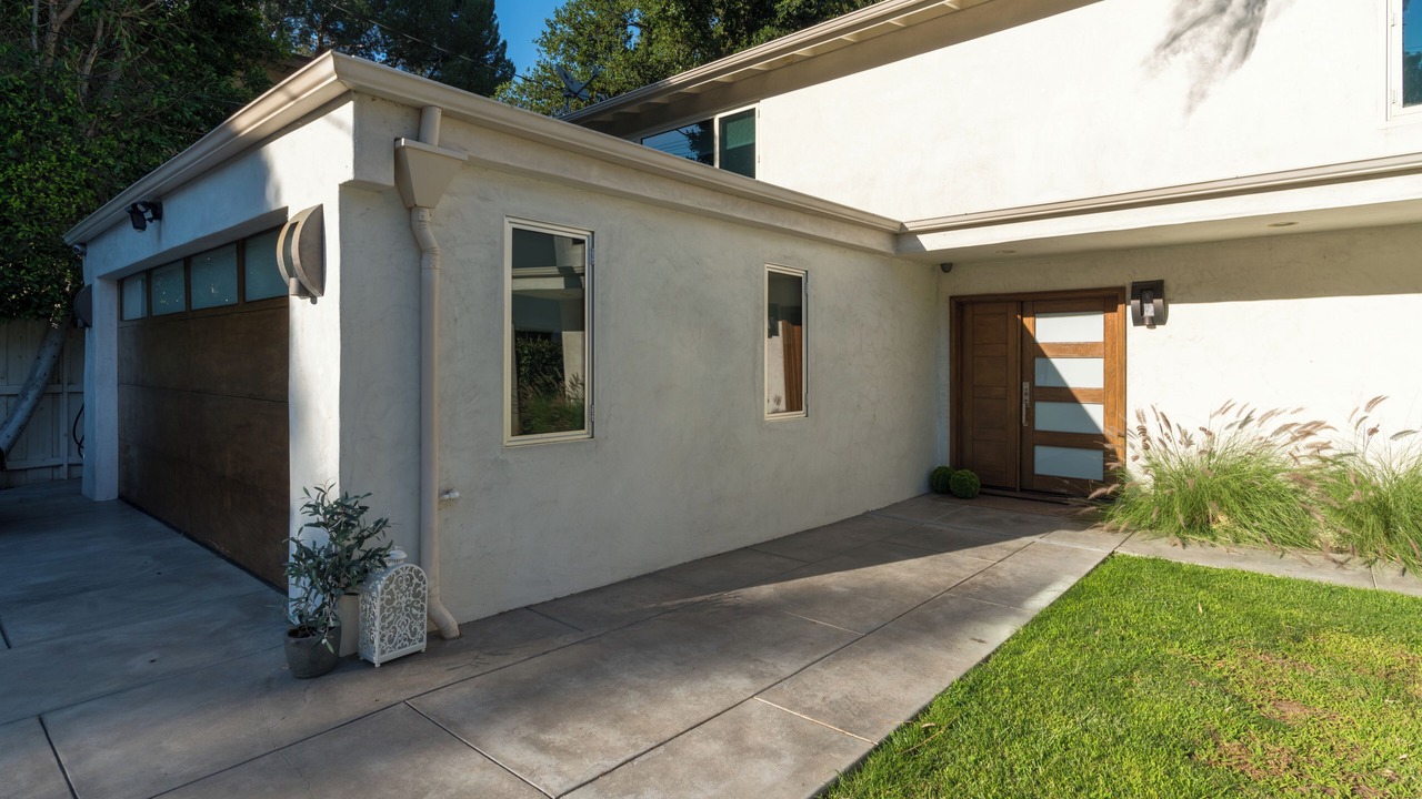 Photo of Outdoor in Woodland Hills