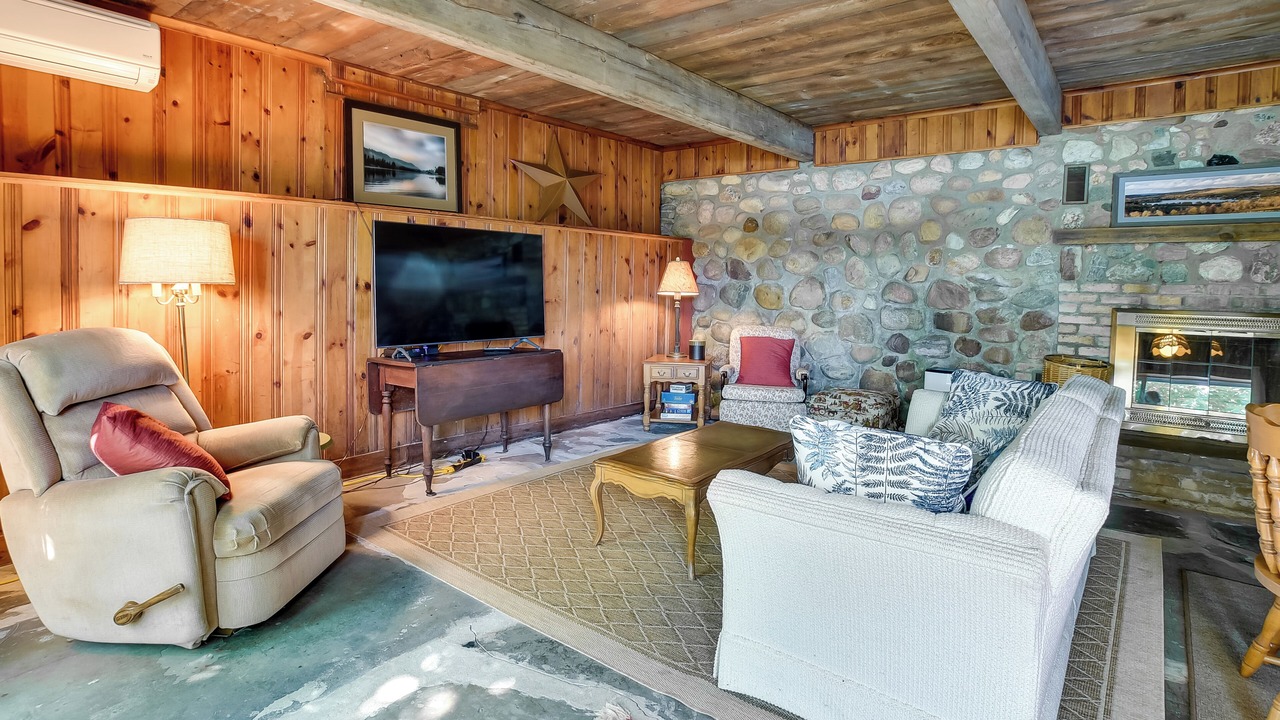 Photo of Livingroom in Scottsburg