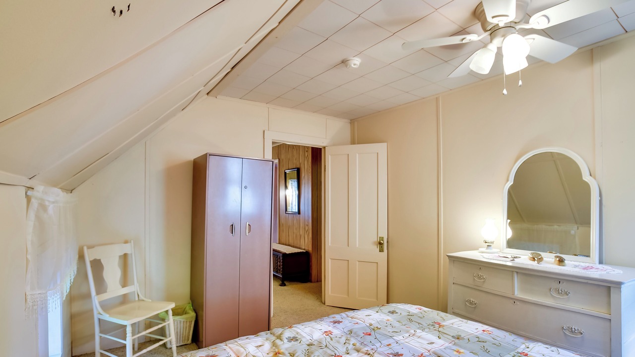 Photo of Bedroom in Scottsburg