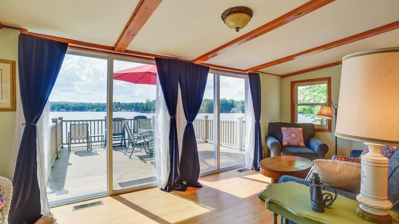 Photo of Livingroom in Scottsburg
