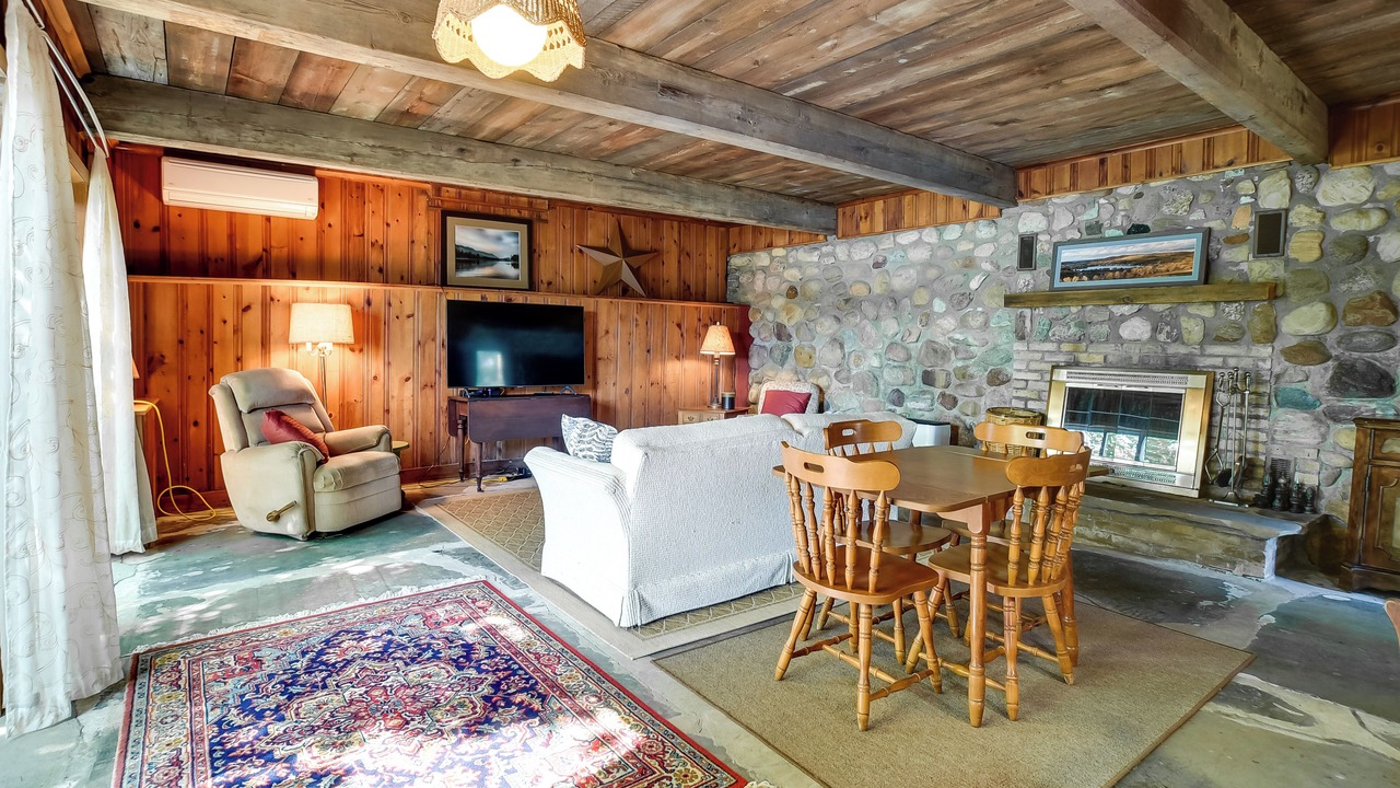 Photo of Bedroom in Scottsburg