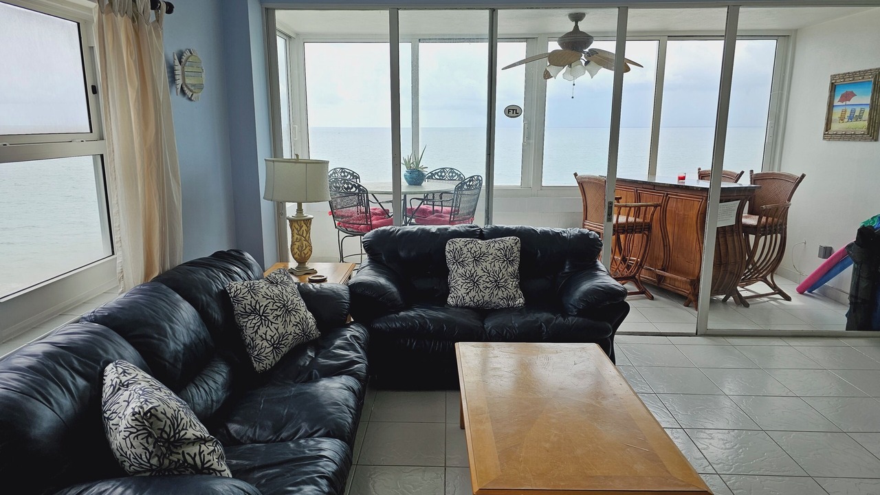 Photo of Livingroom in Galt Mile