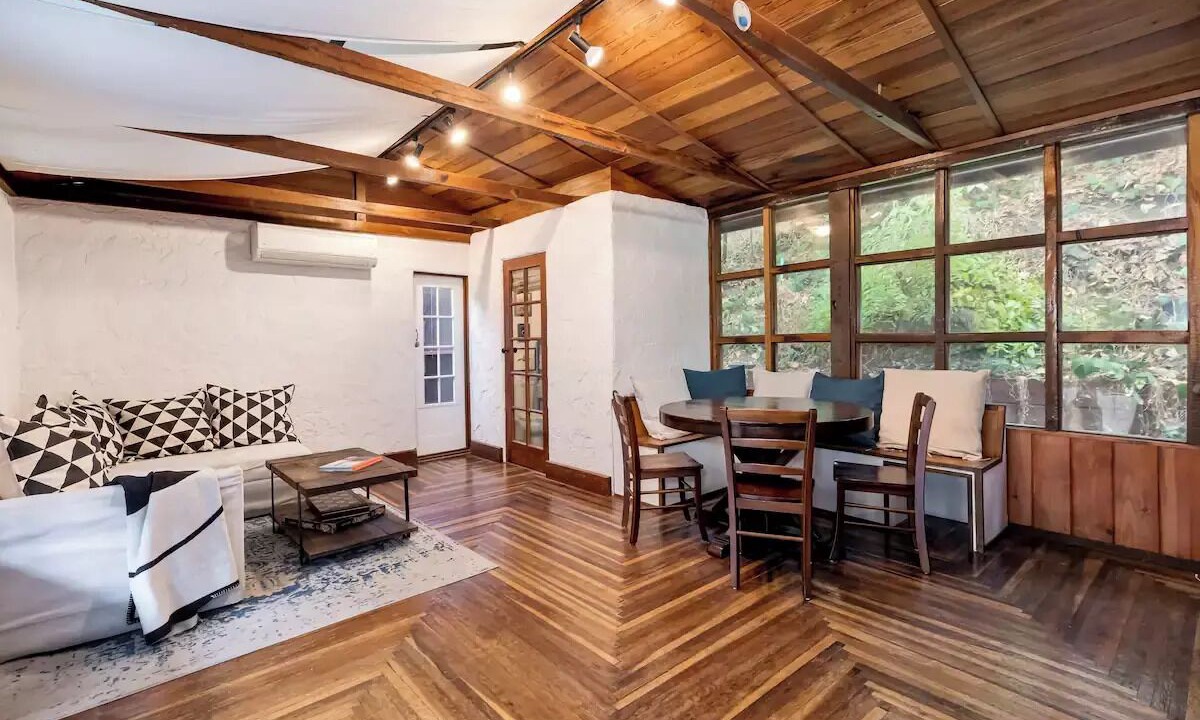 Photo of Livingroom in Beachwood Canyon