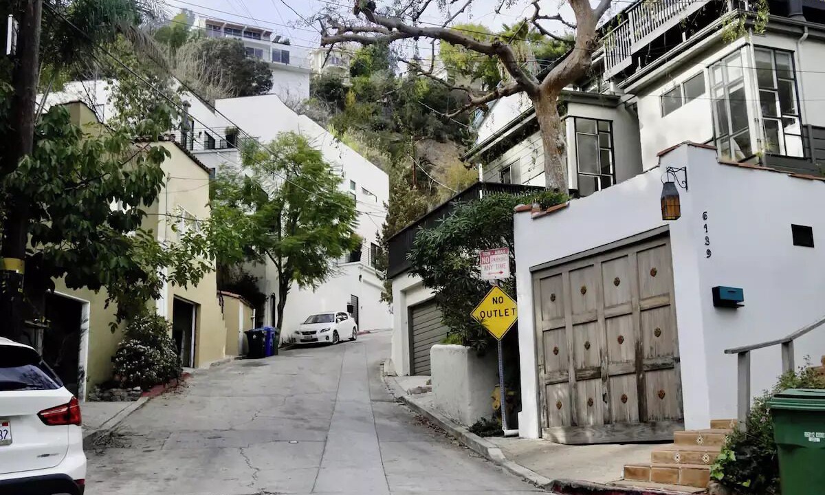 Photo of Others in Beachwood Canyon