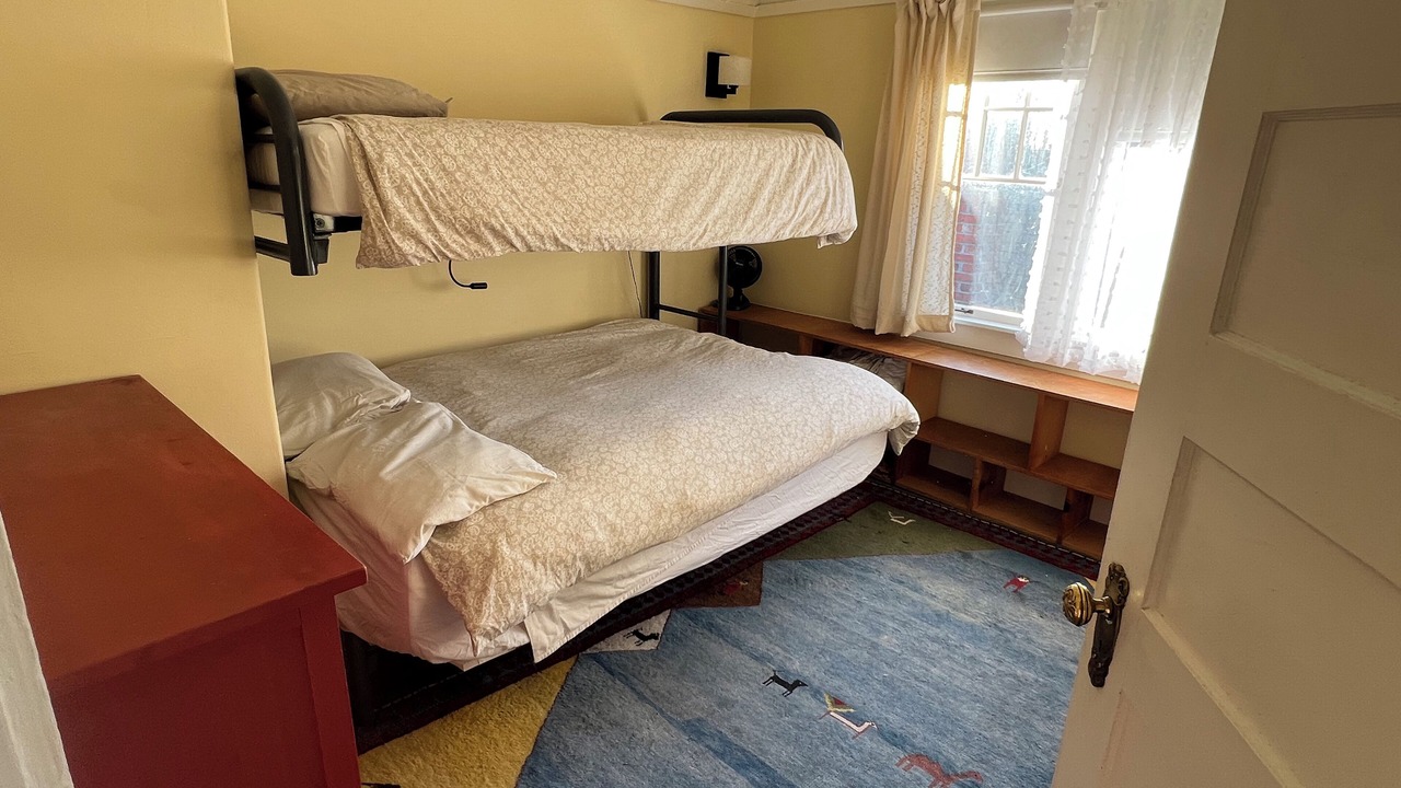 Photo of Bedroom in Upper Telegraph