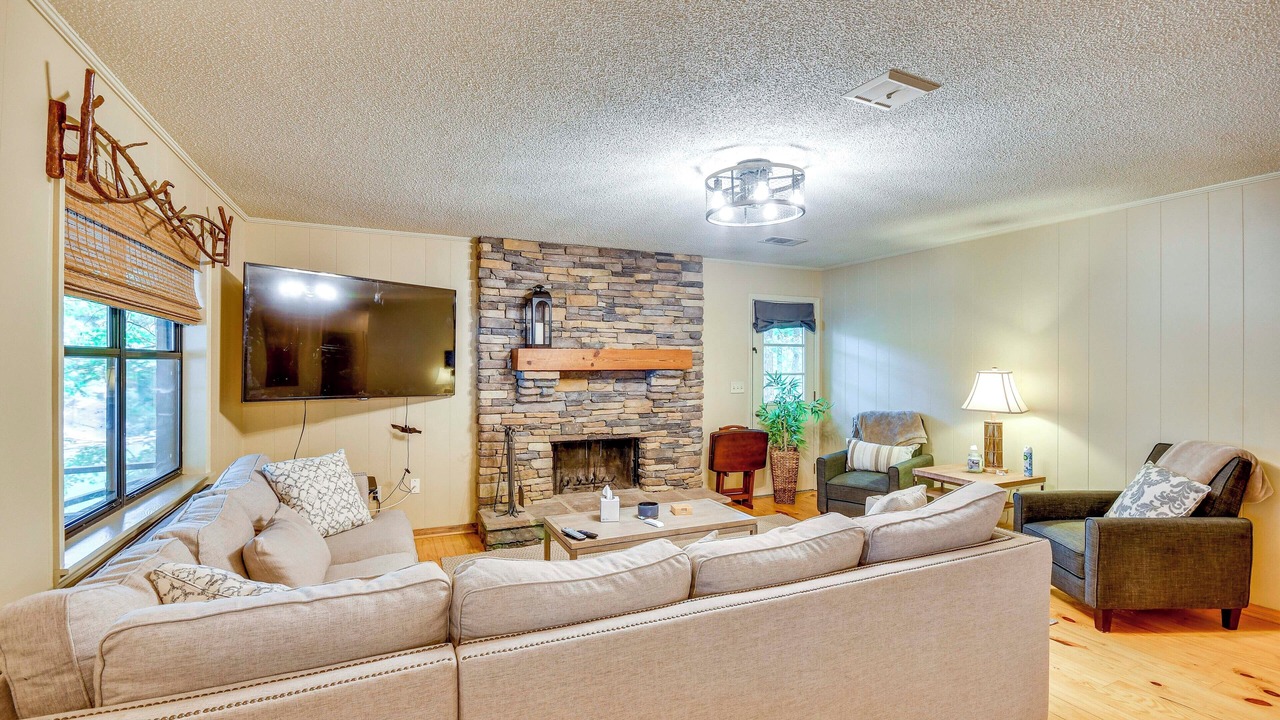 Photo of Livingroom in Alexander City