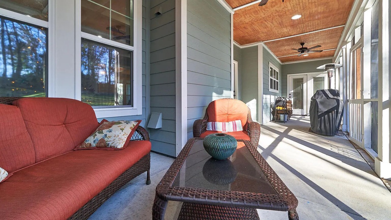 Photo of Patio Balcony in Whispering Pines