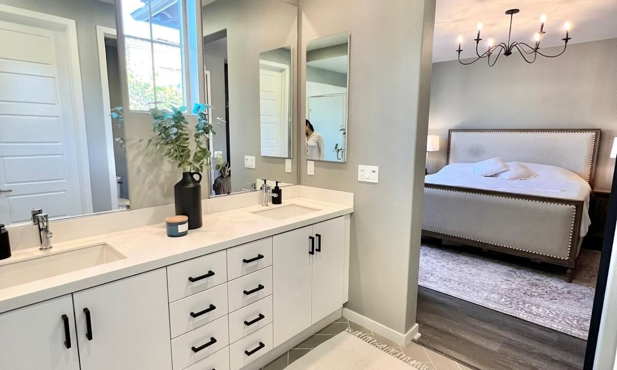 Photo of Bedroom in Lake Forest