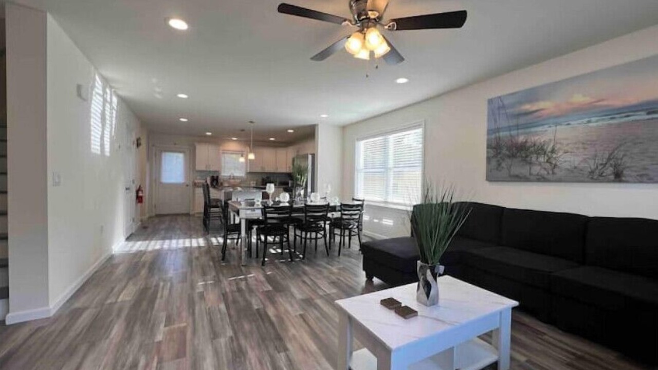 Photo of Livingroom in Town Bank