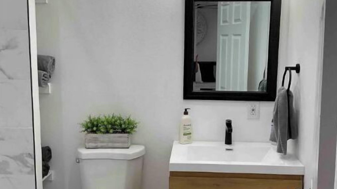 Photo of Bathroom in Los Angeles