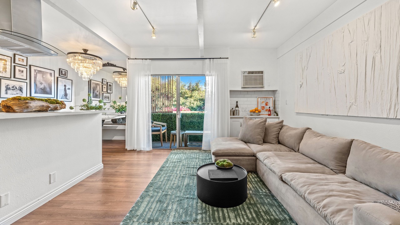 Photo of Livingroom in Valley Village