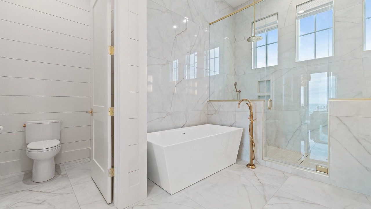 Photo of Bathroom in Orange Beach East