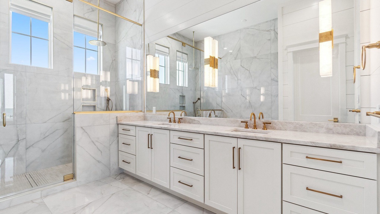 Photo of Bathroom in Orange Beach East