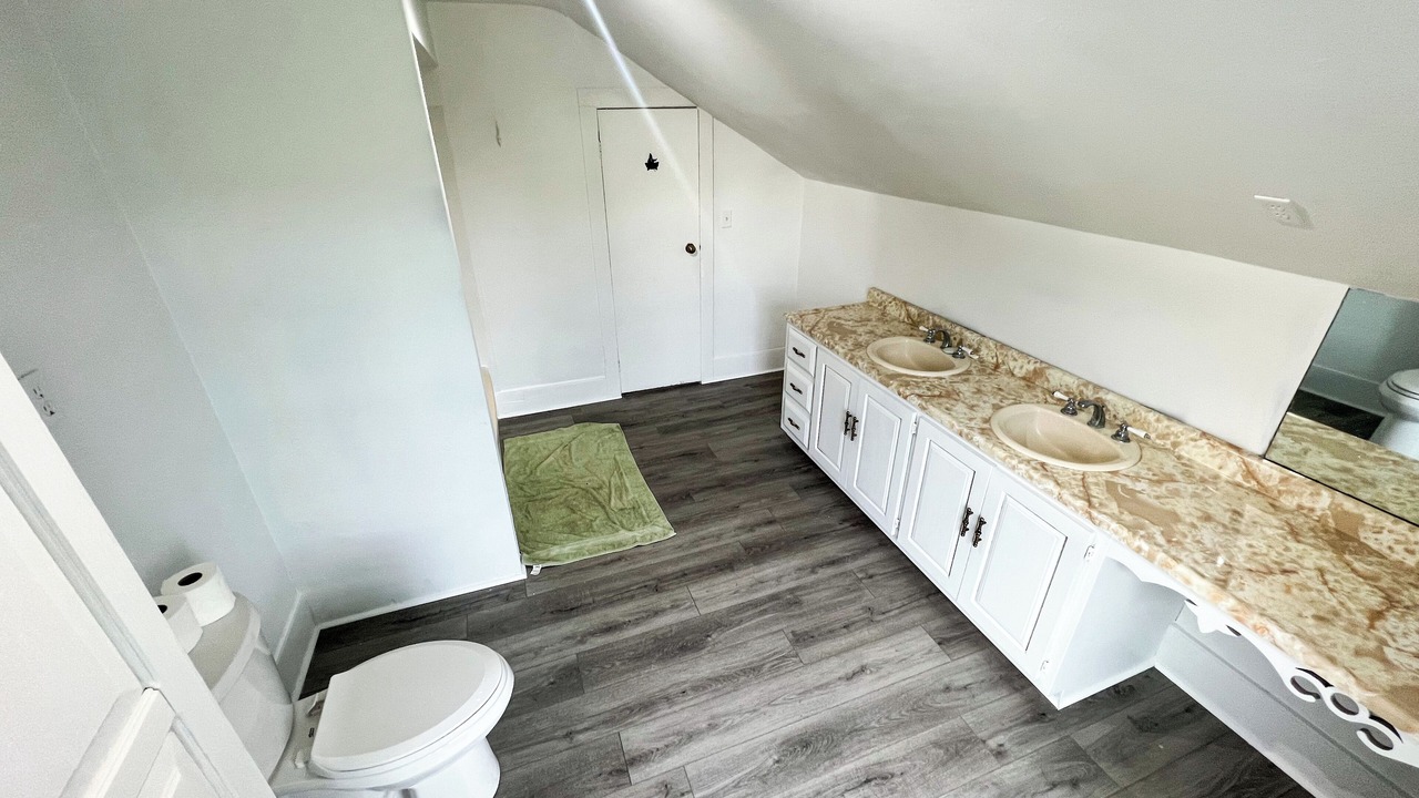 Photo of Bathroom in Halton Regional Municipality