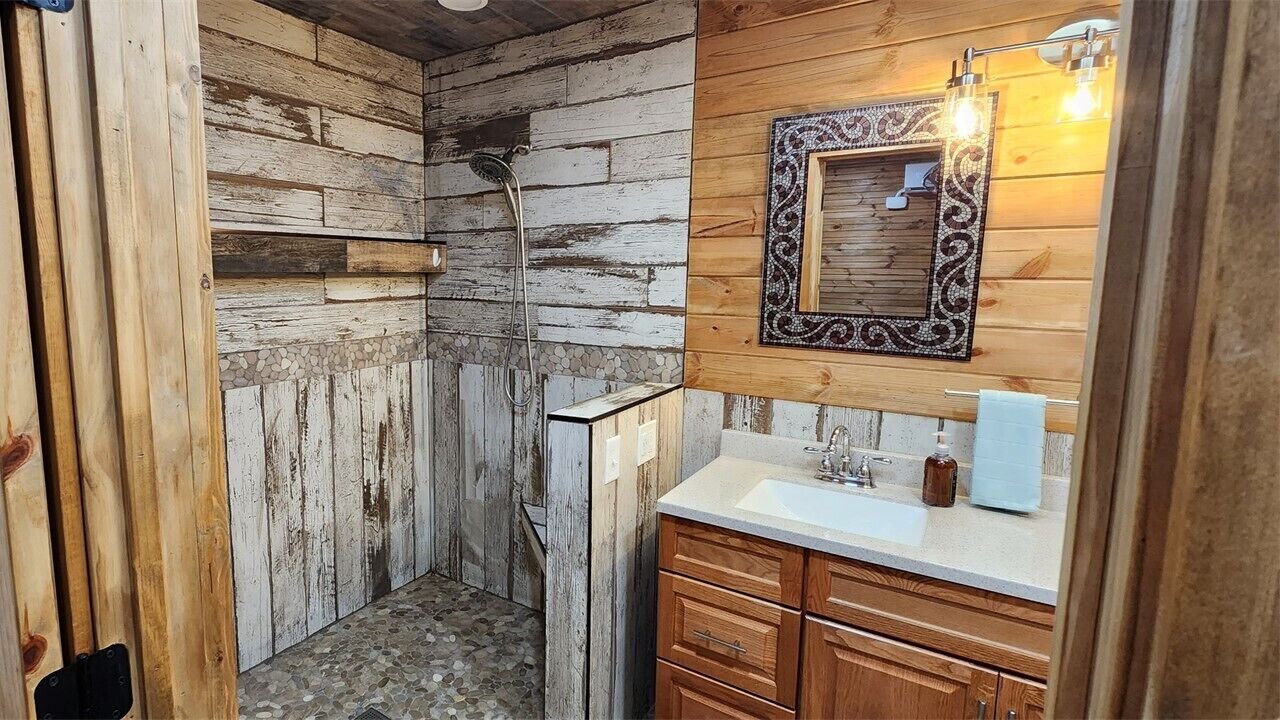 Photo of Bathroom in Centre