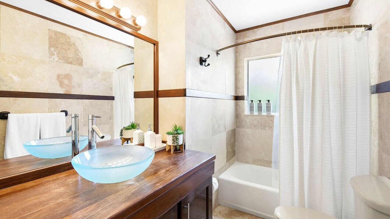 Photo of Bathroom in Hendricks and Venice Isles